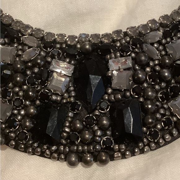 Pretty beaded collar - Picture 3 of 3